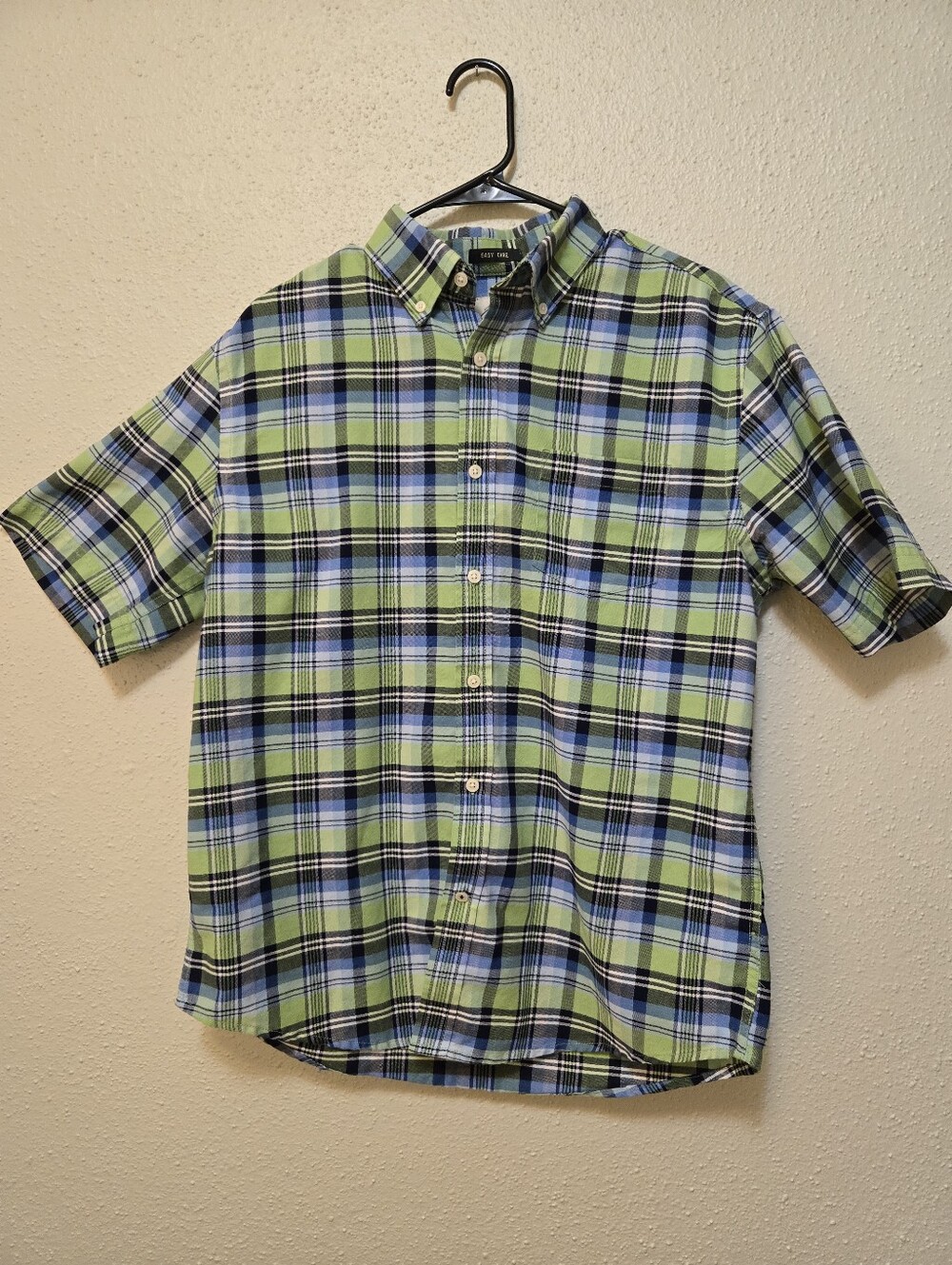 St John's Bay Men's Short Sleeve Button Up Medium